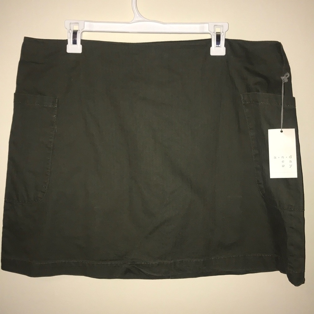 NWT green skirt